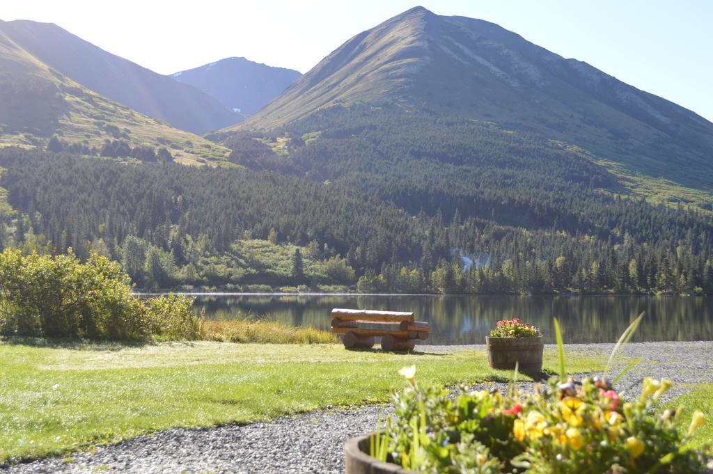 Summit Lake Lodge Eksteriør billede