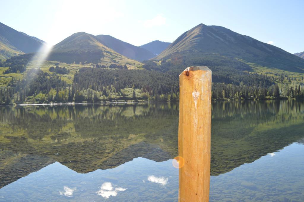 Summit Lake Lodge Eksteriør billede