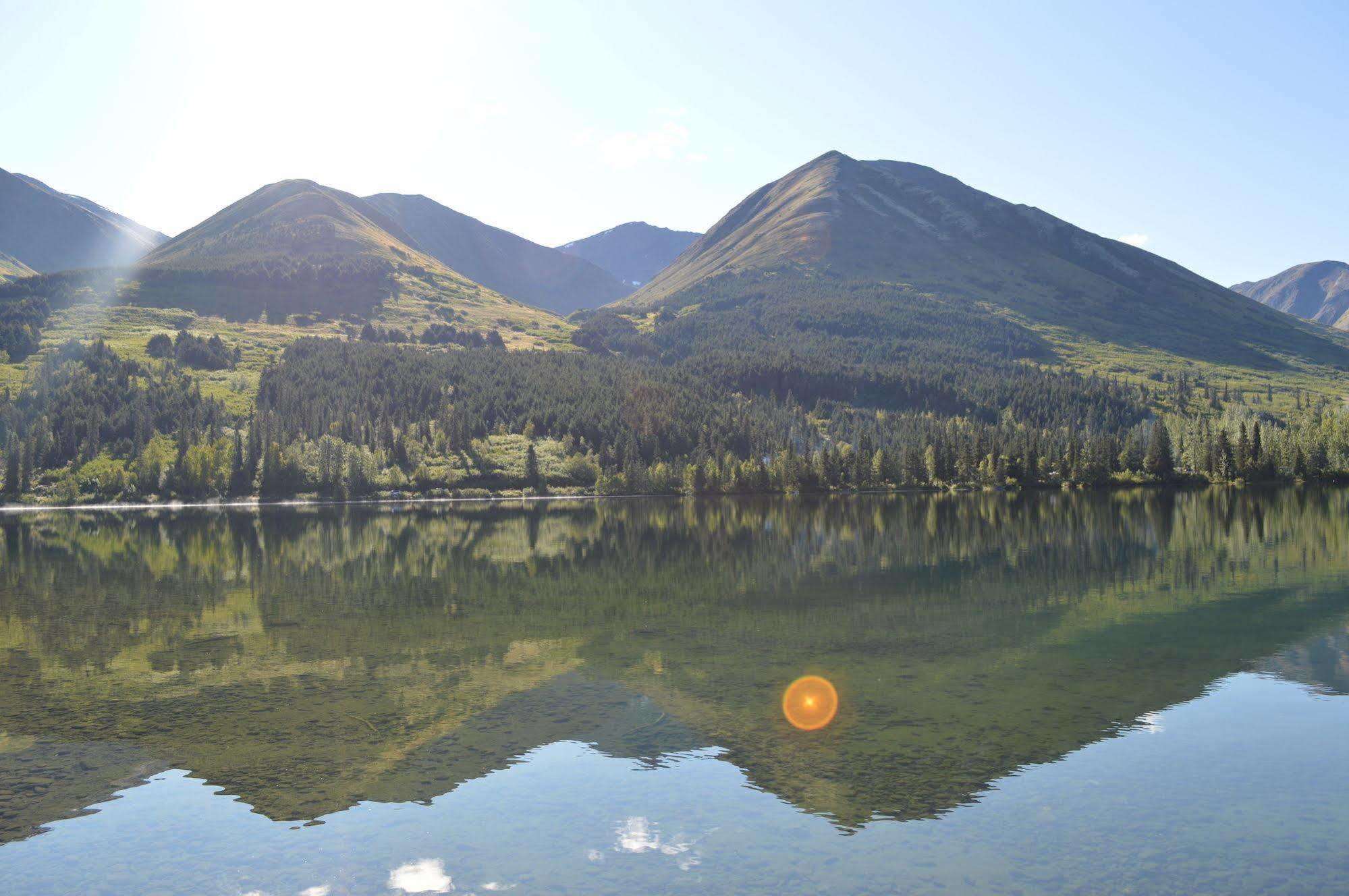 Summit Lake Lodge Eksteriør billede
